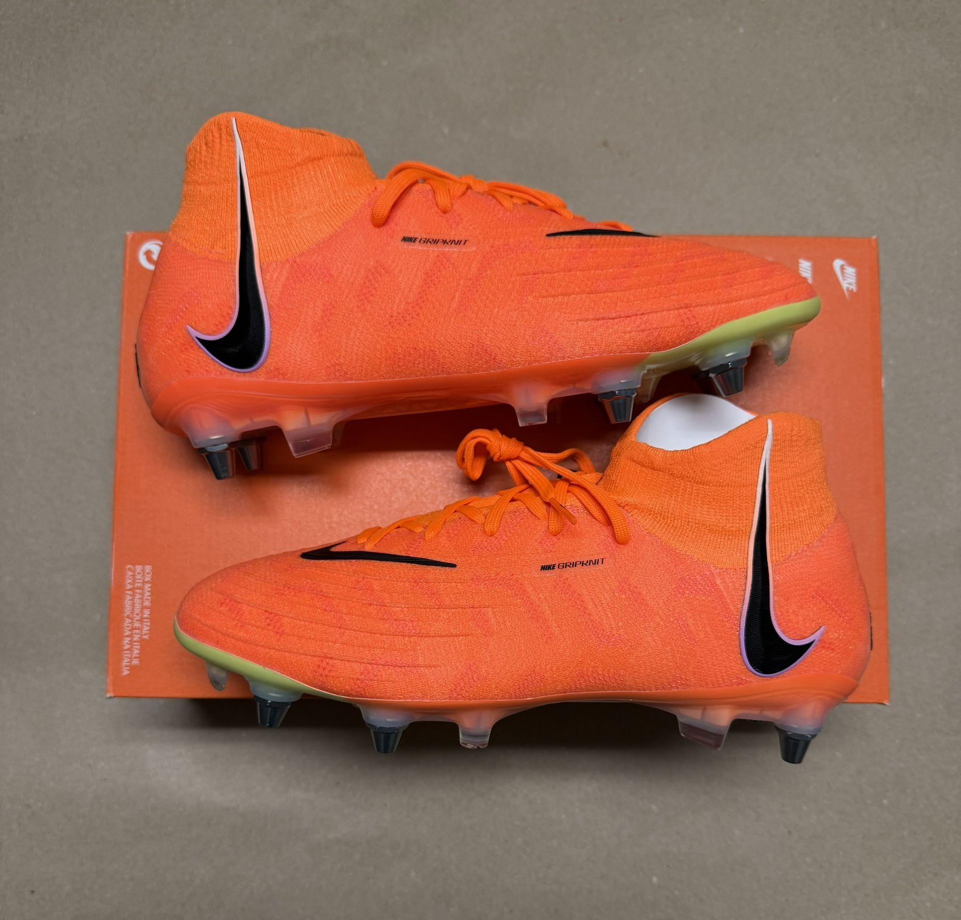 Nike Phantom Luna Elite NU SG-PRO P Women’s size 8.5 Soccer cleats NEW!