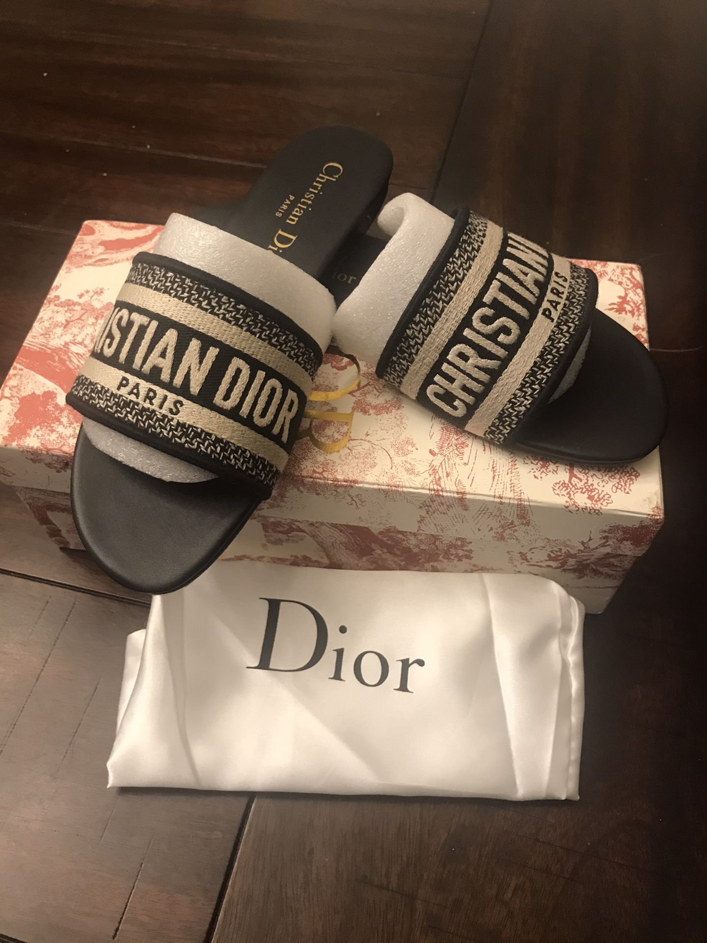 Dior slides