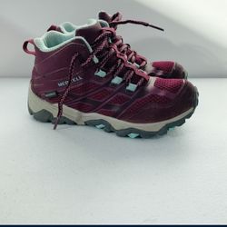 Merrell Waterproof Rain 🌧  Or Snow ⛄️  Shoes For Girls Ages 5-7 Kindergarten Size 13 Girl Boots 🥾Durable Shoes. Non Slip Tracking. Like New Used 1x.