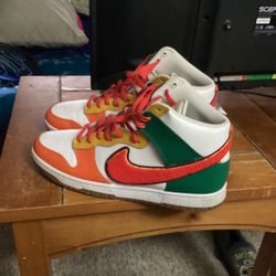 NIKE DUNK size 11.5