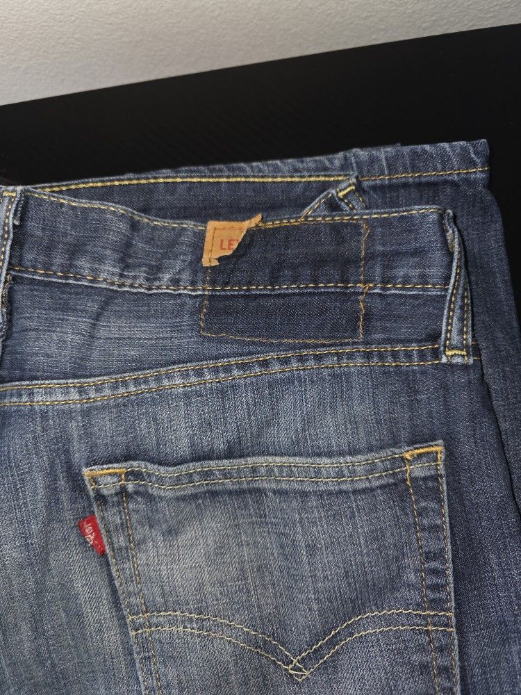 541 Levi Jeans 32W - 32L