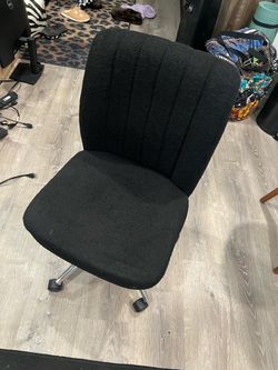 Black office chair