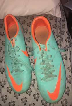 Soccer cleats mercurial size 8.5