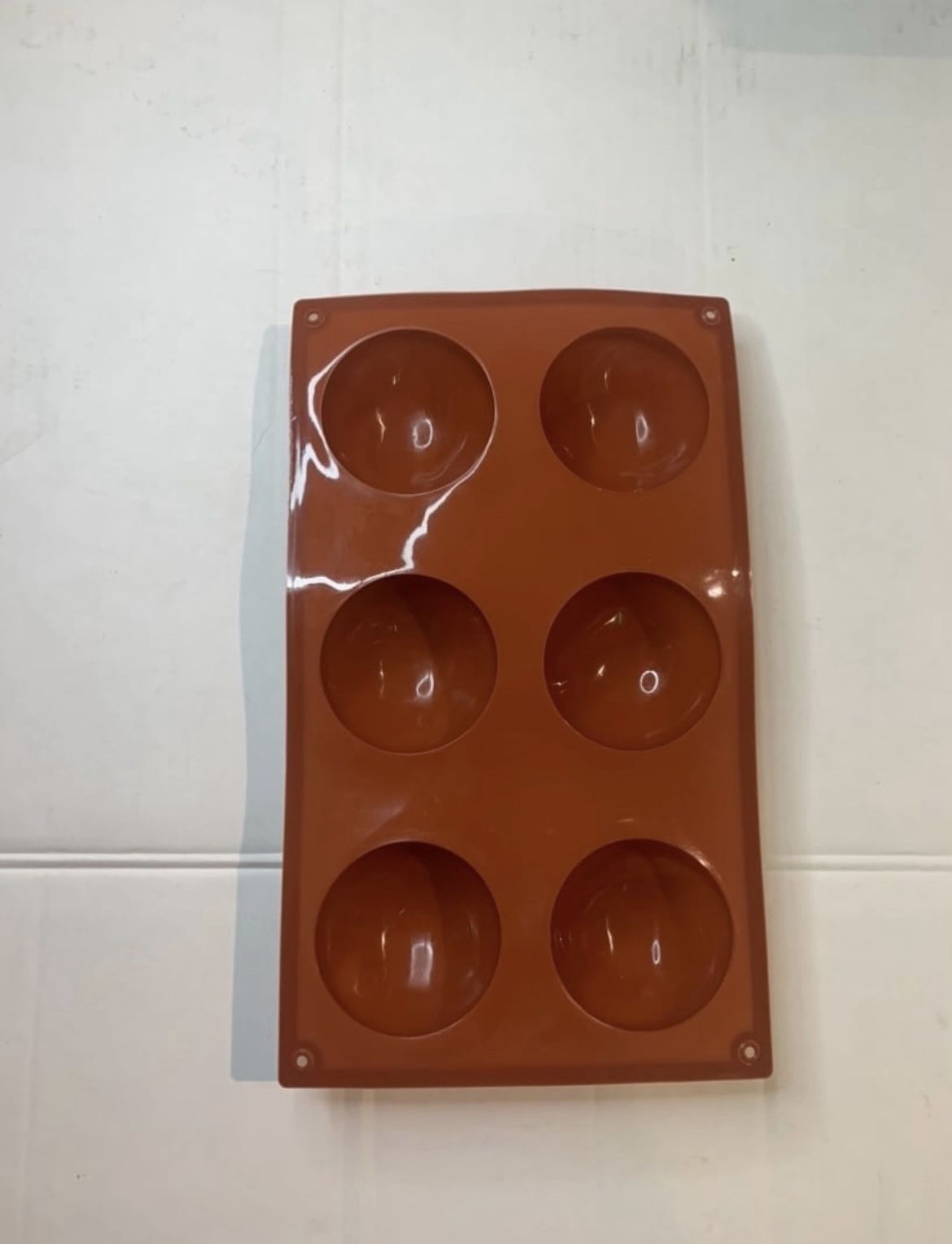 Silicon mold chocolate bombs mold with 6 compartments.