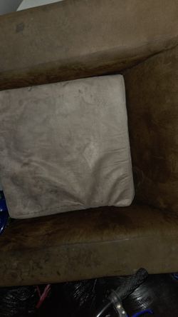 *NEED GONE* Single Person Recliner Couch 