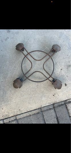 Metal Plant Pot Stand with Casters