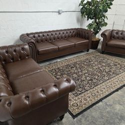 LIKE NEW! Chesterfield matching living room set.

Delivery options available!