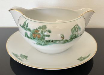 NARUMI CHINA JAPAN GRAVY BOAT WITH ATTACHED UNDERPLATE VERY RARE!