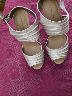 Apostrophe beidge heels