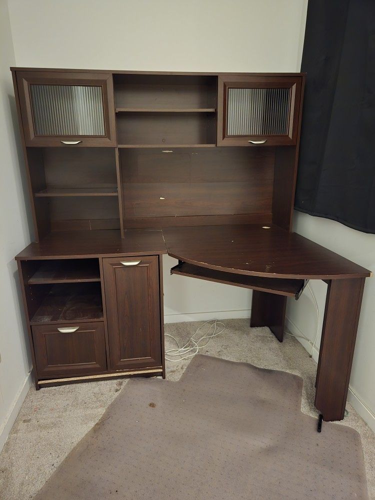 FREE SOLID WOOD DESK FREE COME GET IT THURS, FRI OR SATURDAY ONLY