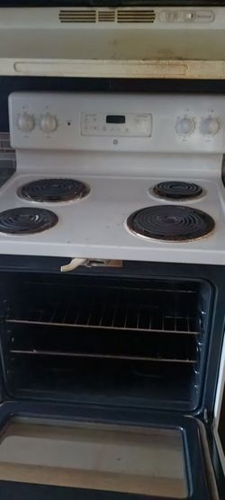 GE White Electric Coil Range Stove