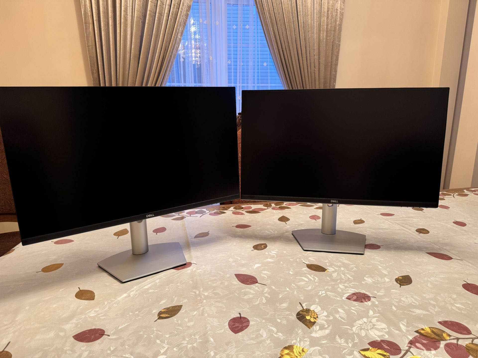 Dell Panel Monitor S2722QC  27 inch.  Like New 200$ Each