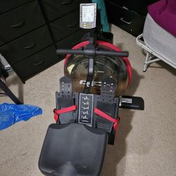 Life Fitness Row HX Train