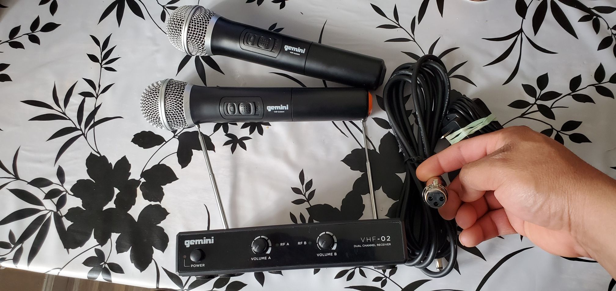 Gemini wireless microphone