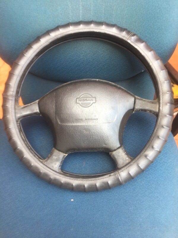 92-95 Nissan pickup steering wheel w/ srs airbag