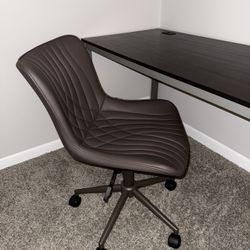 Modern Office Desk And Chair Setup