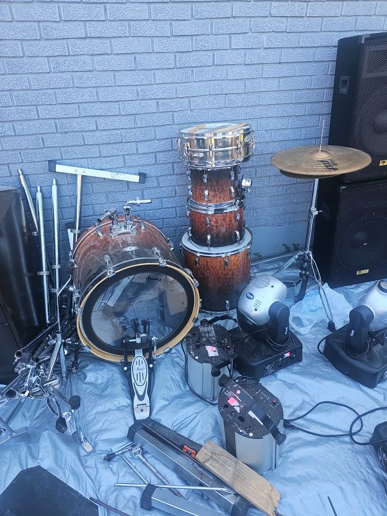 Drums Set 475.00 Or Best Offer  Sorry I Put Wrong Price Early...these Are Pearls