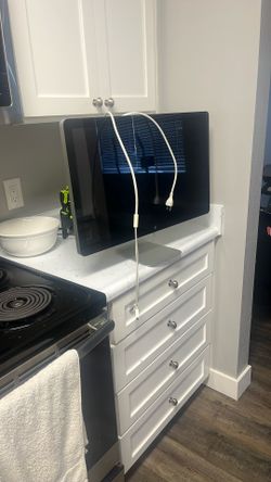 Apple 27’ Thunderbolt Display monitor