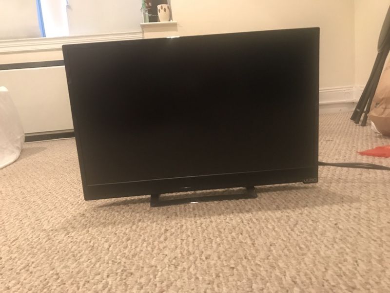 New VIZIO E-Series 24” Class Edge-lit Razor LED Smart TV | E24-C1