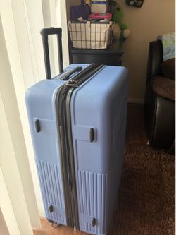 DKNY New York Suitcase w wheels 32INCH