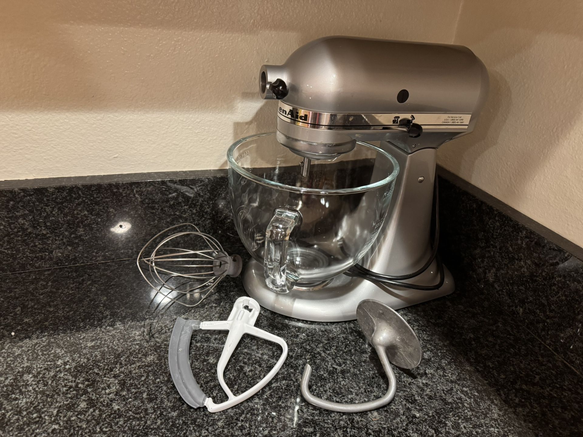 Kitchen Aid Tilt Stand 5 Qt Mixer With Attachments