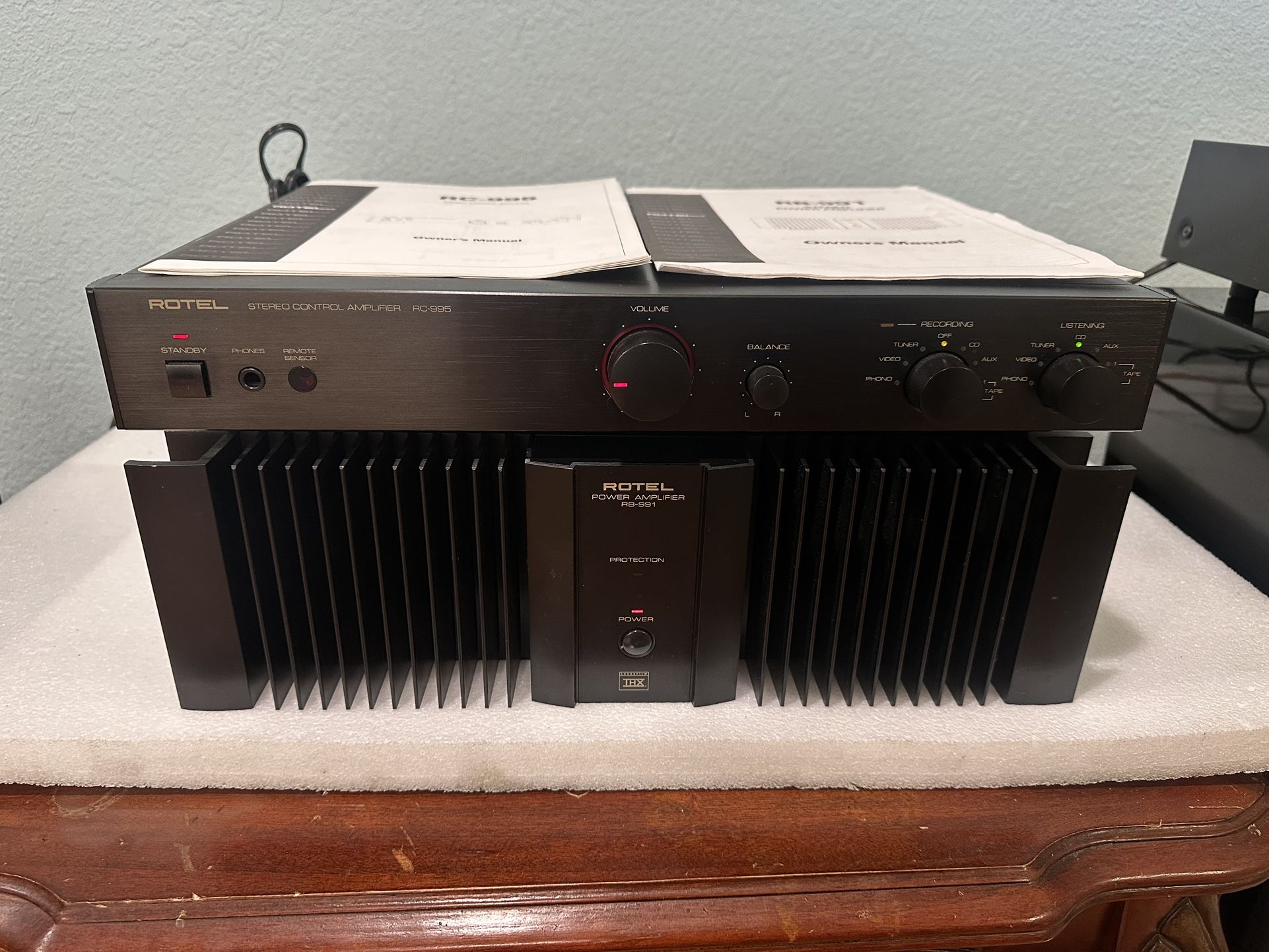 SET ROTEL RC-995 STEREO CONTROL AMPLIFIER AND ROTEL RB-991 POWER AMPLIFIER  200 WPC 8 OHMS