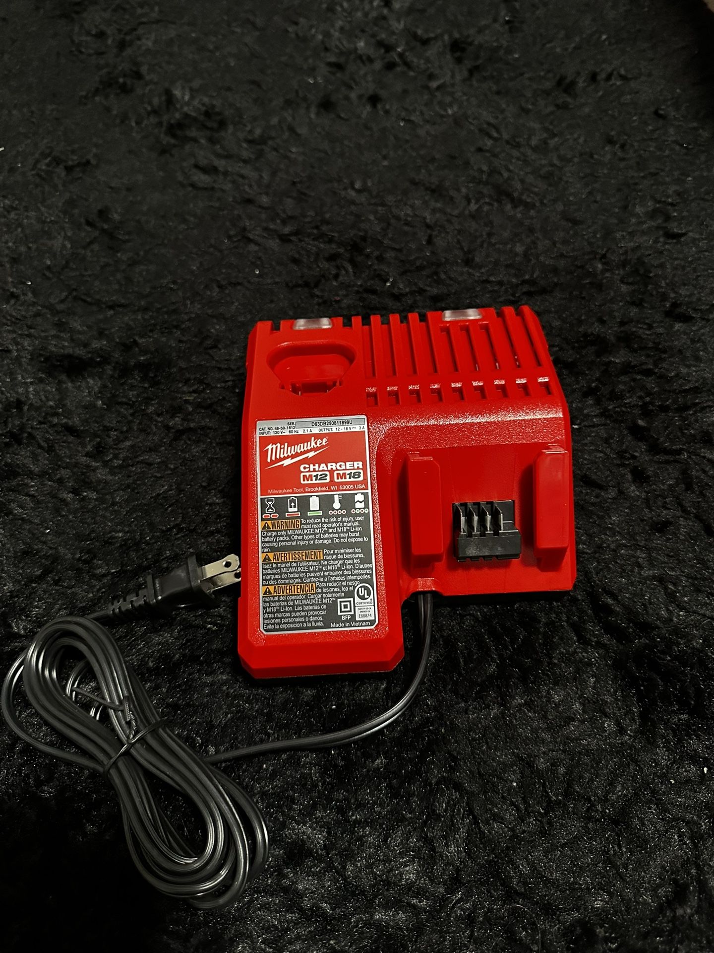 Milwaukee Charger M18 and M12