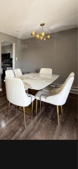 Dining Table Set With Upholstered PU Leather Chairs