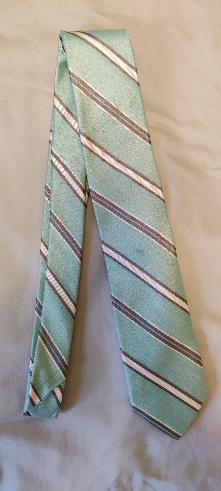 Like New Joseph A. Bank Tie