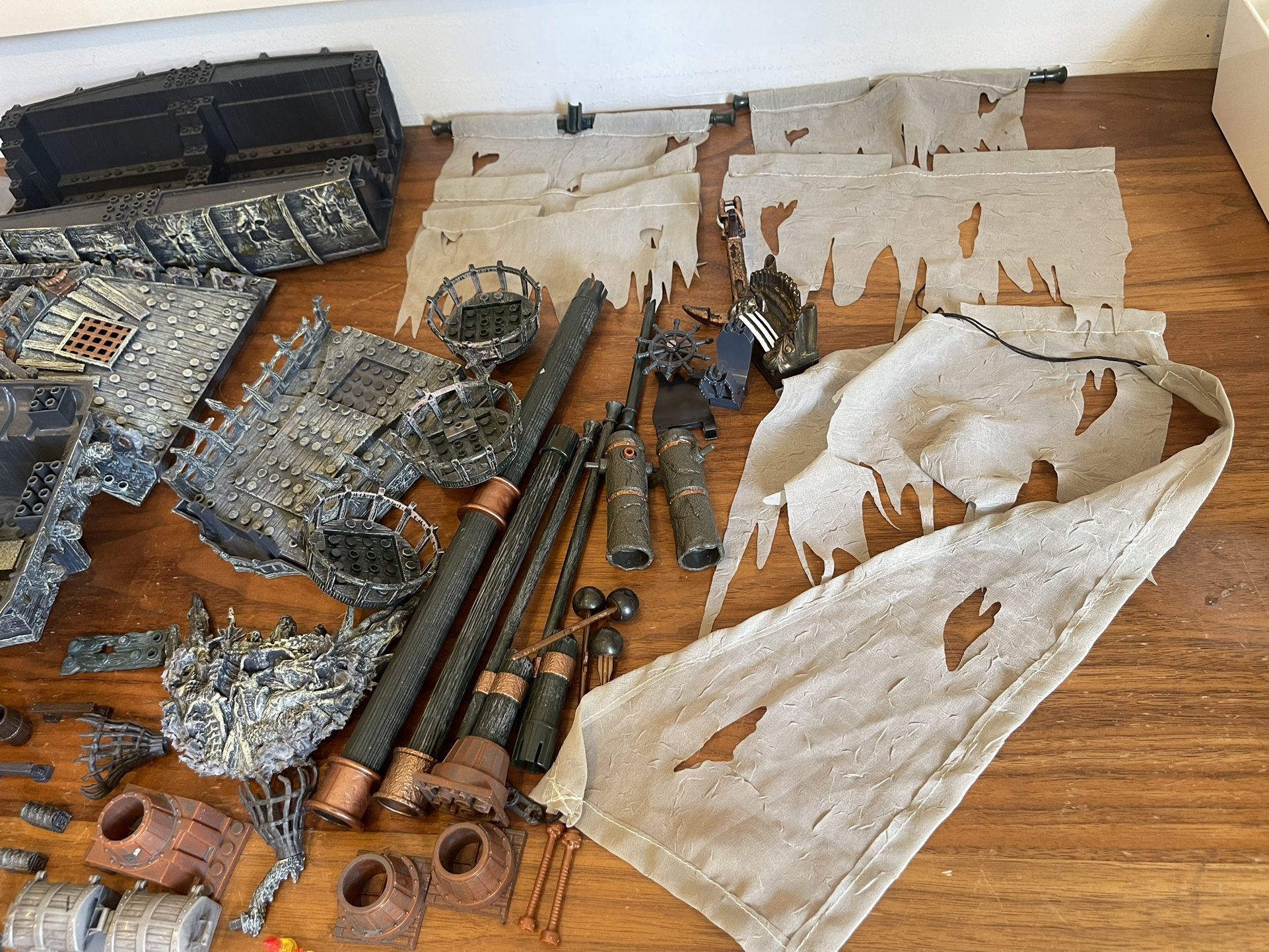 Pirates Of The Caribbean Flying Duchman Mega Blocks + Other Sets