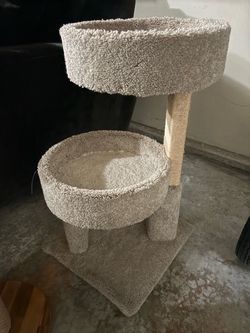 Sturdy wood cat tree and scratching post