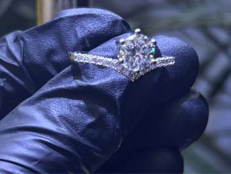 ✨ Exquisite Opulence: 1ct D-Color Moissanite V-Band Masterpiece (.925 Sterling Silver / Size