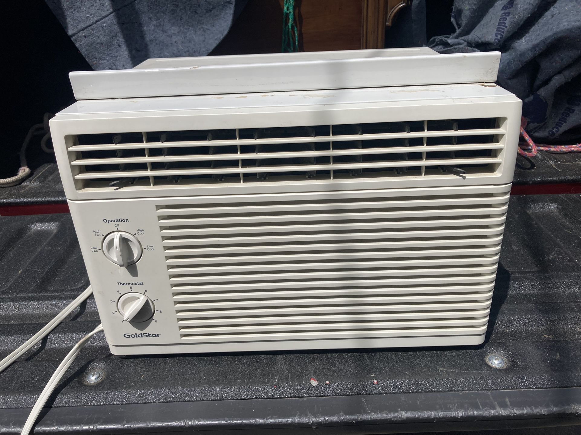 Goldstar Window Air Conditioner, 5050 BTU’s Works Well, Delivery