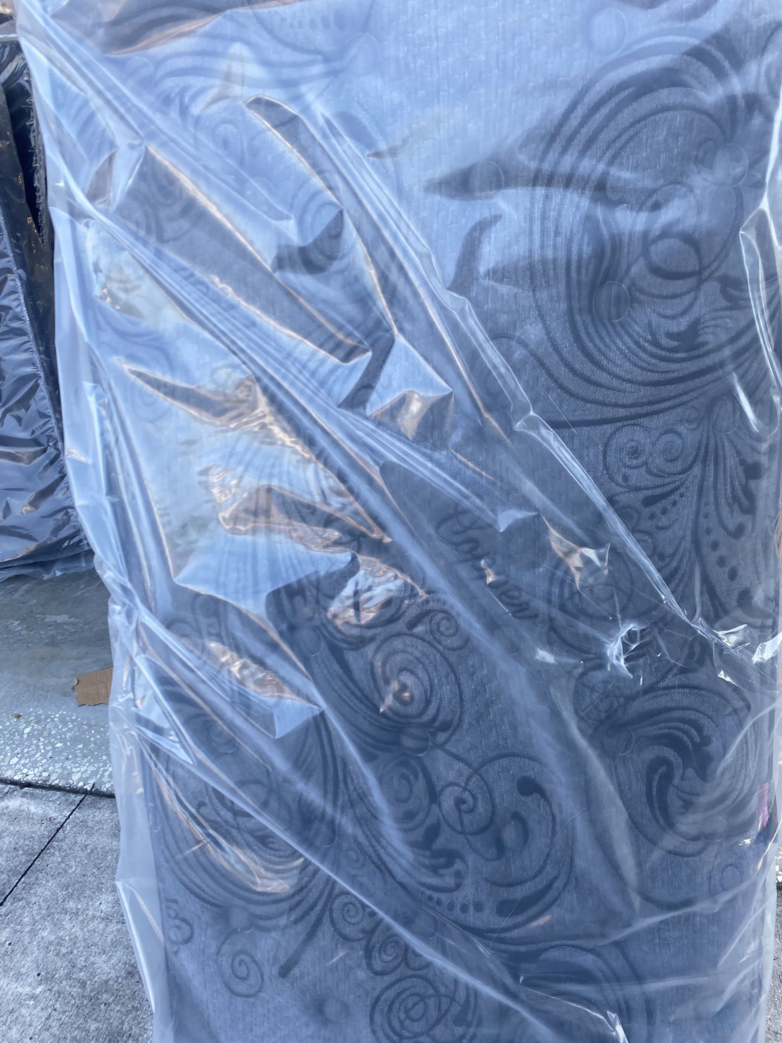 Twin 7.5” Plush Coil Spring Mattresses *Hablo Espanol