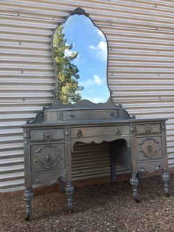 Fabulous Vintage Vanity Bench