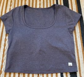 Vuori Halo Crop Top sz L Cap Sleeve Gym Activewear Hiking Brown Grey