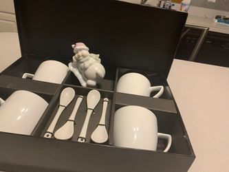 Hot Chocolate/coffee mug set4 spoons and snowman figurine