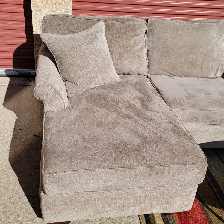 Havertys Sectional W/ Delivery for Sale in Mckinney, TX OfferUp