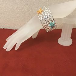 NWOT  Silver Bracelet with Green & Orange Starfish.   Stretch Silver Tone Bracelet.