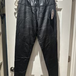 Women’s Faux Leather Leggings NWT