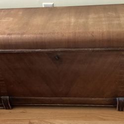 FREE.   Cavalier Cedar Hope Chest Vintage 1941