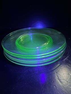 5 Vintage Uranium Glass Green Depression Glass Plates Circle Band Pattern 8.25"