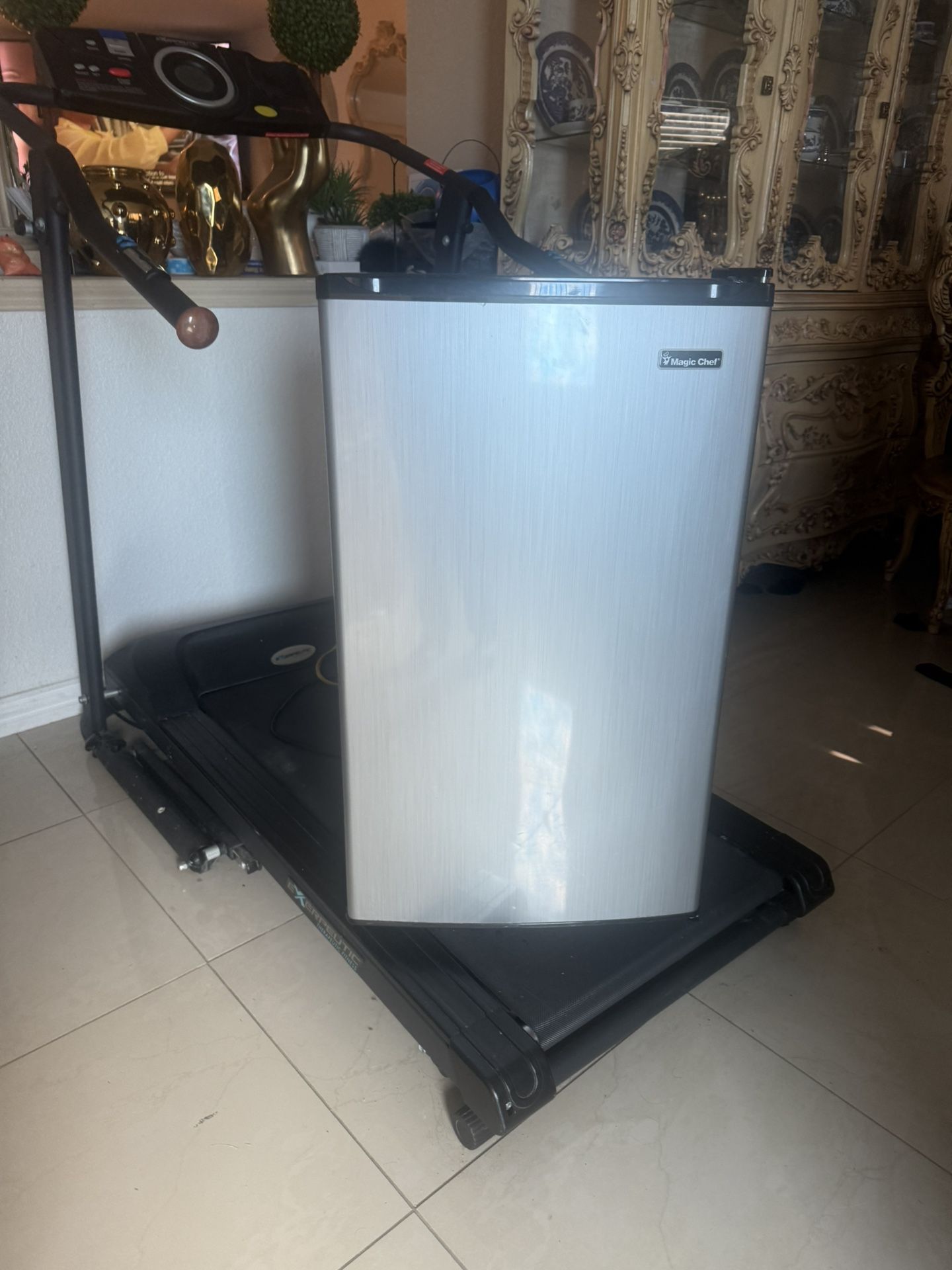 Dnall Refrigerator Works Excellent Ice Maker Inside