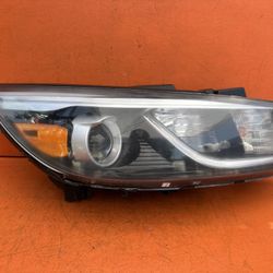 2015 - 2018 Kia Sedona Right Passenger Side LED Projector Halogen Headlight OEM 