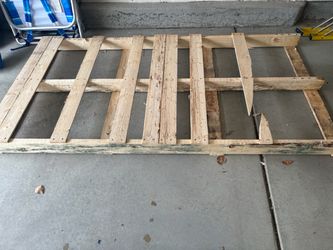 Wood pallet - FREE