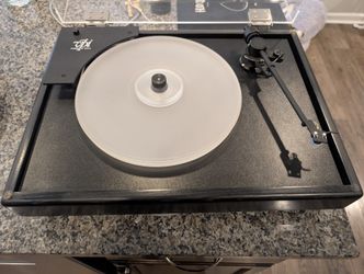 VPI HW-19 Jr. Belt-Drive Turntable + AudioQuest Tonearm & AT-VM95C Cartridge