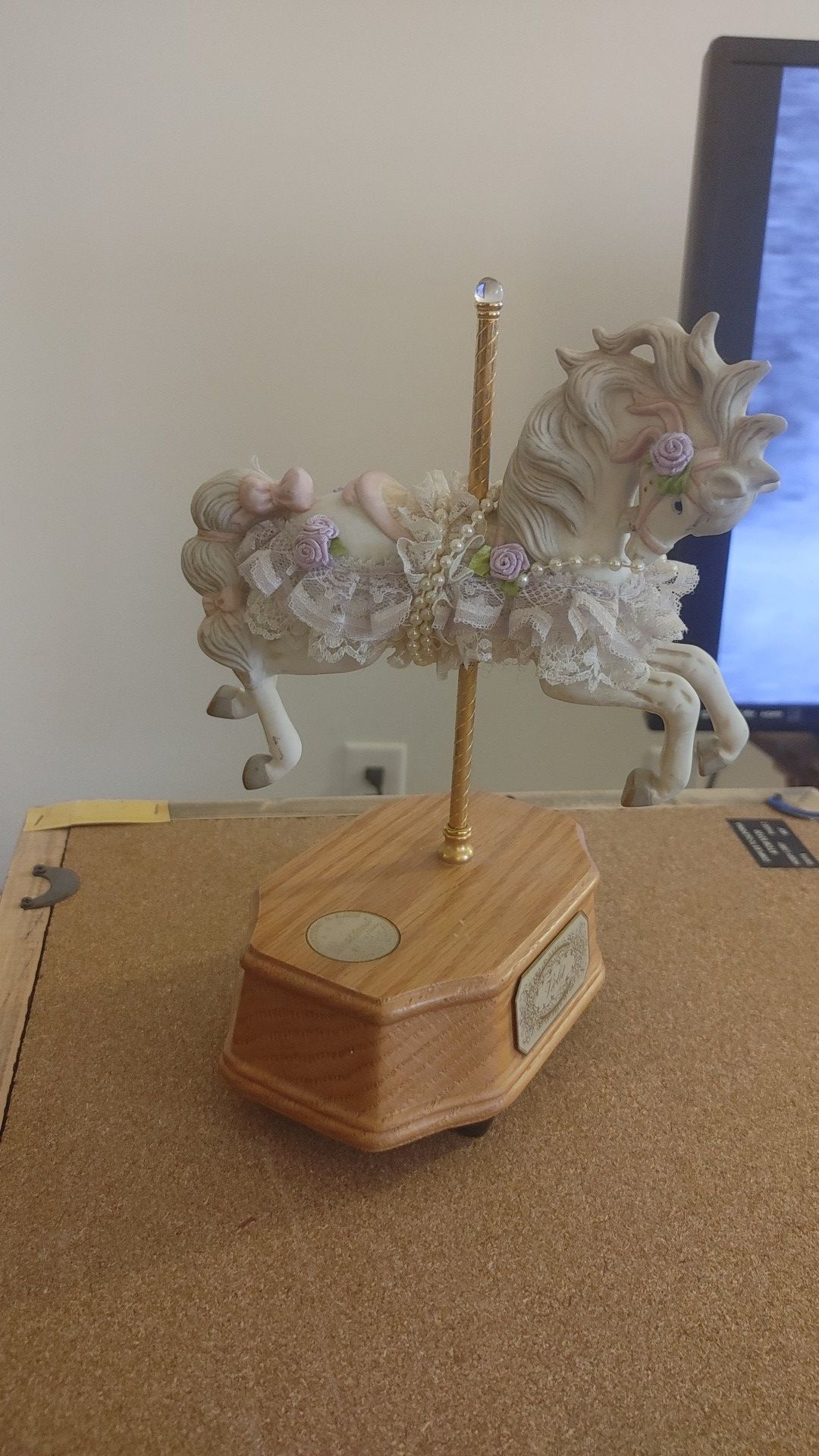 Westland "FEATHERS & LACE" CAROUSEL HORSE. Music box