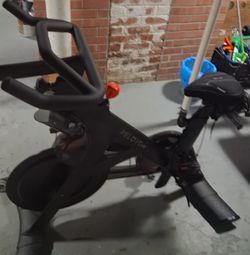 2021 Peloton Tread – Good Condition, Active Subscription - Garfield Heights, OH
