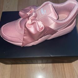 RIHANNA (FENTY) WOMENS BOW SNEAKER