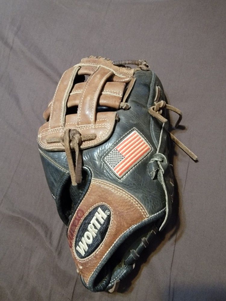 Worth Baseball Glove